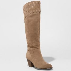 NWOT universal thread boots size 8.5